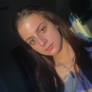 Meet your Posher, Becca